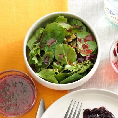 gewürzter Cranberry-Essig und asiatische Cranberry-Vinaigrette