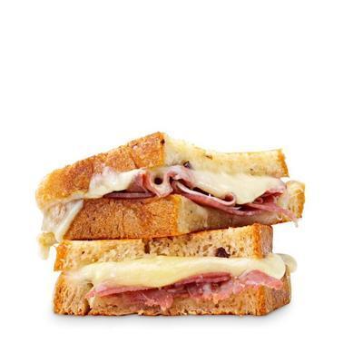 Toskanisches gegrilltes Käsesandwich auf Kalamata-Olivenbrot