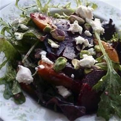 Gebratener Rüben-Pfirsich-Ziegenkäse-Salat