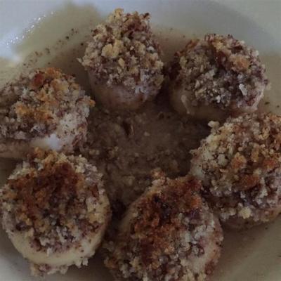 Pekannuss gebackene Jakobsmuscheln