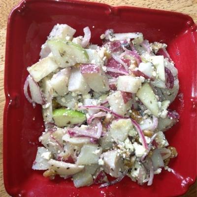Roter Glückskartoffelsalat mit Gorgonzola und Walnüssen