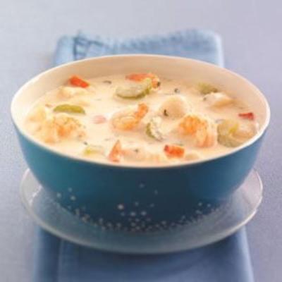 cremige Suppe mit Meeresfrüchten