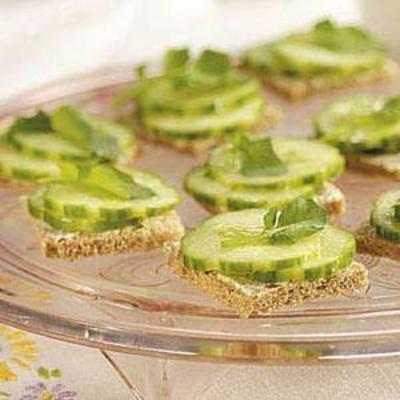 Gurkensandwiches