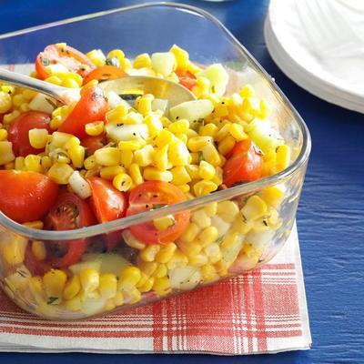 Mais- und Kirschtomatensalat