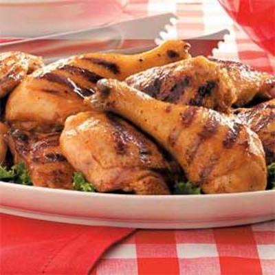 gegrillte Oberschenkel und Trommelstöcke
