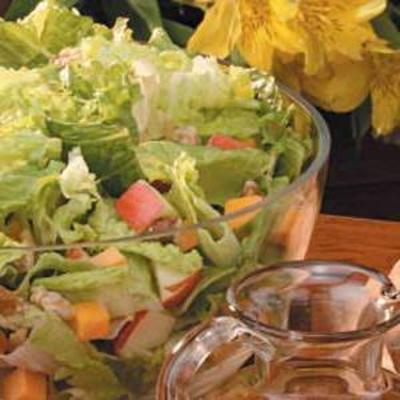 süßer Käse-Nuss-Salat