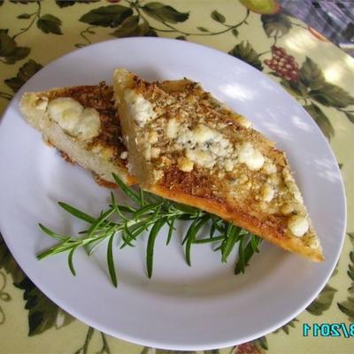 Rosmarin-Blauschimmelkäse-Knoblauchbrot