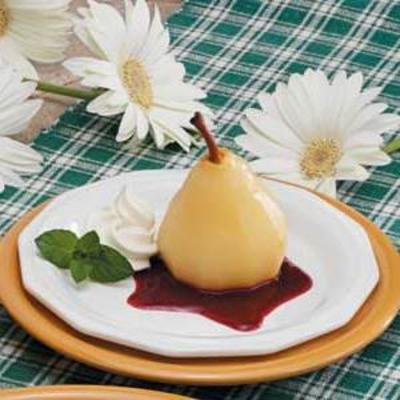 Birnen mit Himbeersauce