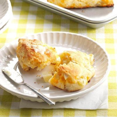 Apfel-Cheddar-Scones