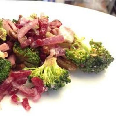 Brokkoli-Rüben-Salat mit Himbeer-Vinaigrette