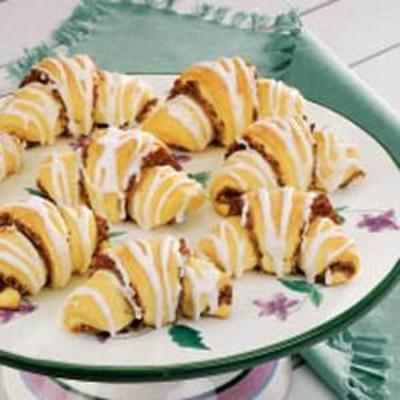 mit Nüssen gefüllte Butterhörner