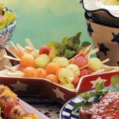 Melone mit Minz-Limetten-Dip