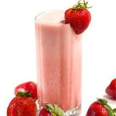 frischer Erdbeer-Banane-Sunrise-Smoothie mit natürlichem Süßstoff von Truvia®