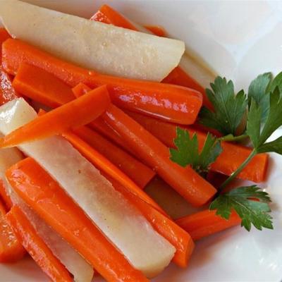 honigglasierte Karotten und Birnen