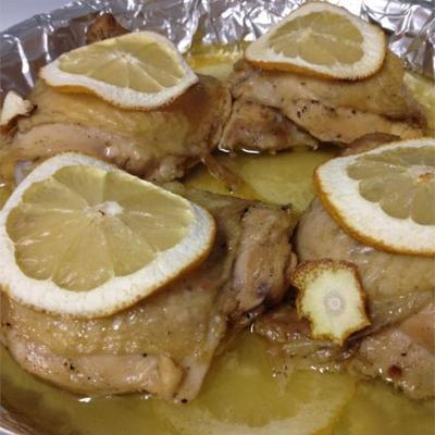 gebackene Zitronenhähnchenschenkel mit Pilzsauce