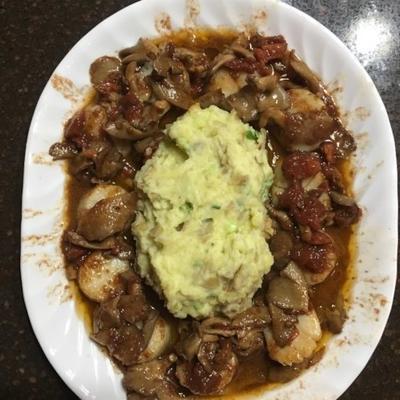 gegrillte Jakobsmuscheln mit Pfifferlingen