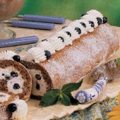 Heidelbeer-Sahne-Nussrolle