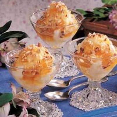 pfirsichfarbene Eisbecher