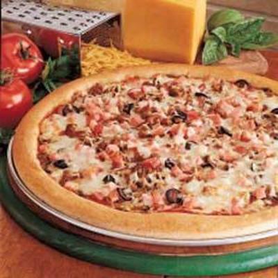 Zwei-Fleisch-Pizza mit Weizenkruste