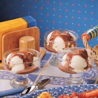 Schokoladen-Pudding-Eisbecher