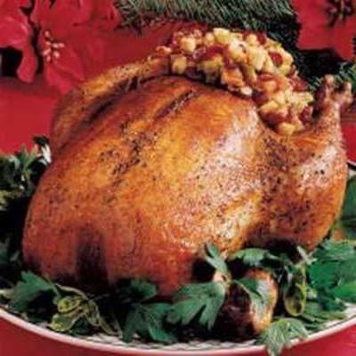 Mit Preiselbeeren gefülltes Hähnchen