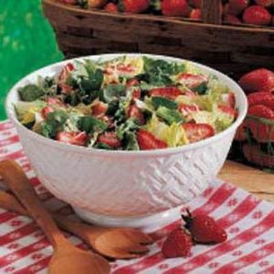 Erdbeer-Salat geworfen