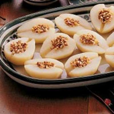 Mit Mandeln gefüllte Birnen