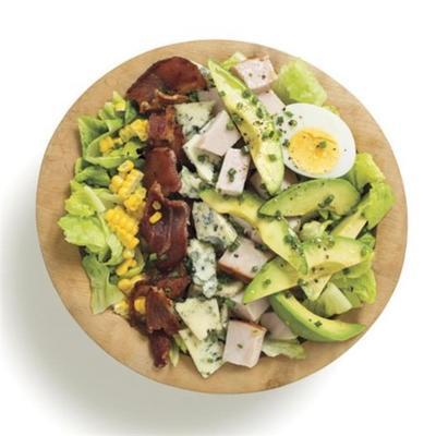 Cobb-Salat von Avocados aus Mexiko