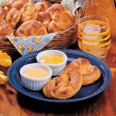 Brezeln mit Käsedip