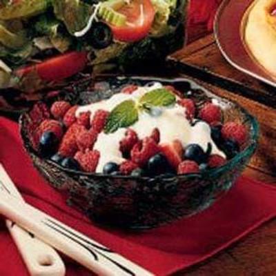 Beeren in Vanillesoße
