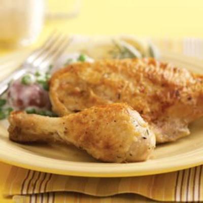 goldenes gebratenes Huhn mit Soße