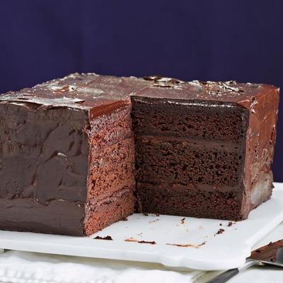 Doppelte dunkle Schokoladen-Ganache-Torte