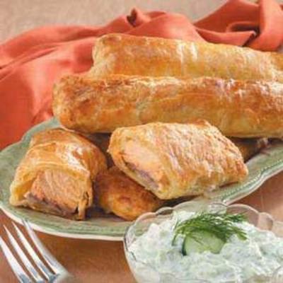 Lachs in Blätterteig mit Gurkensauce