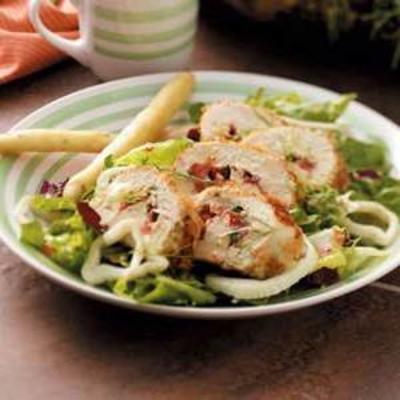 italienisches gefülltes Huhn mit Fenchel und Grüns