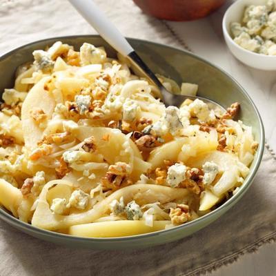 Kohl, Fenchel, Birnensalat mit Gorgonzola und Walnüssen