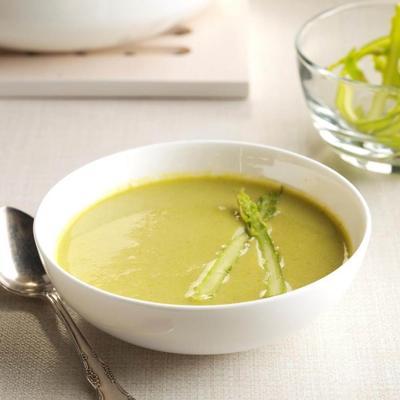 Haselnuss-Spargelsuppe