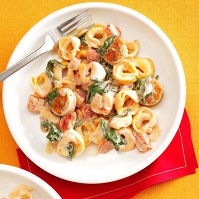 cremiger Tomaten-Tortellini mit Wurst