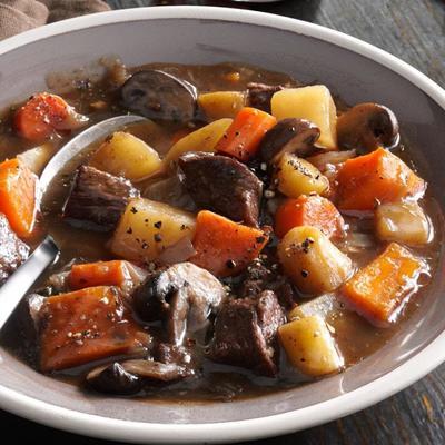 gesunder herzhafter Rindereintopf