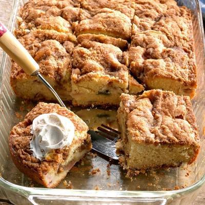 Rhabarber-Sahne-Streuselkuchen