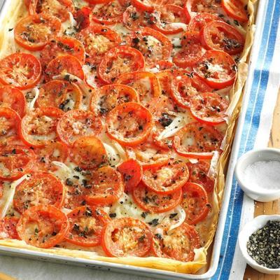 Tomaten-Zwiebel-Phyllo-Pizza