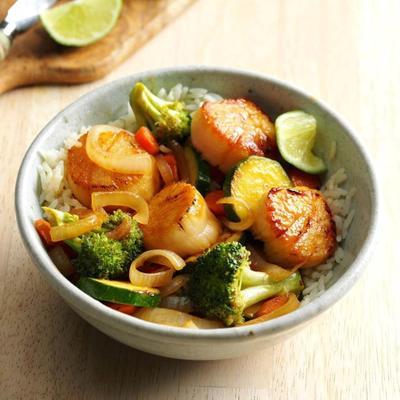 Thailändische Jakobsmuschel anbraten