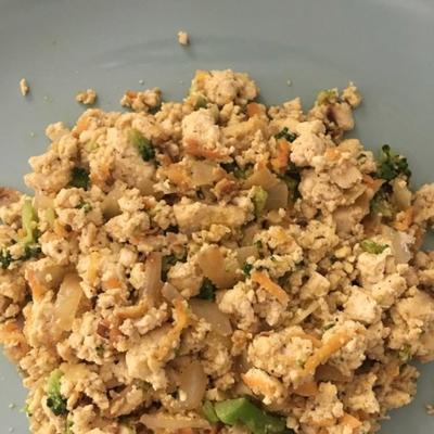 veganes Tofu-Rührei mit Pilzen