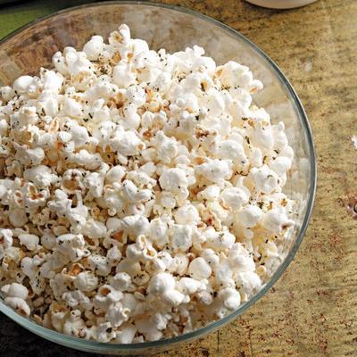 Rosmarin-Parmesan-Popcorn