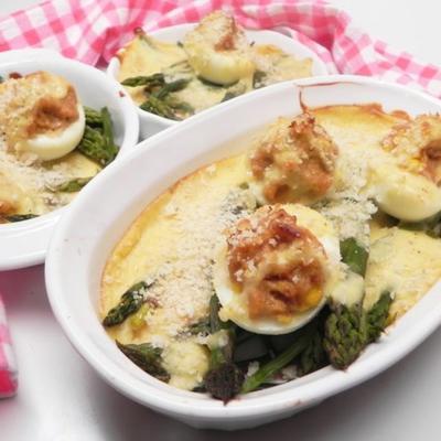 Gebackene Rührei mit Spargel