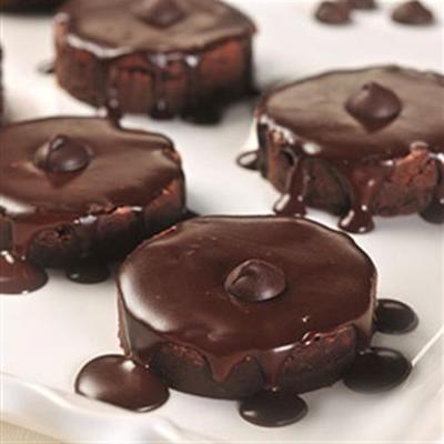 Ganache-Schokoladenkuchen mit dunkler Schokolade