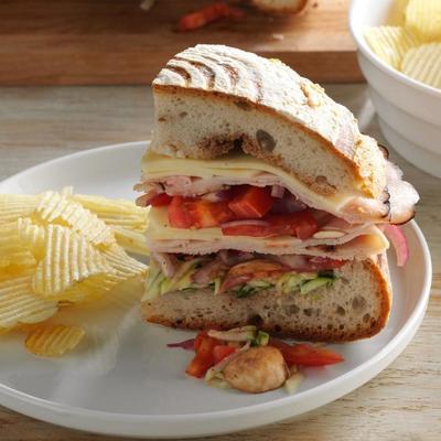 mächtiger Heldensandwich