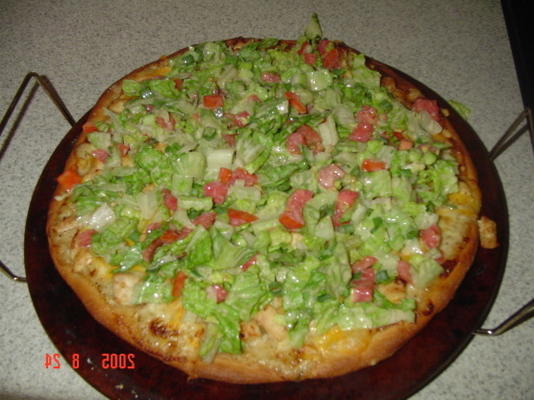 Hühnchen-Caesar-Salatpizza