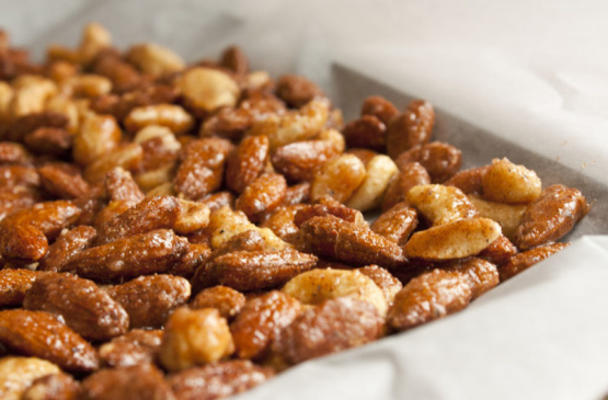 Die süßen und würzigen Chipotle-Nüsse von feej