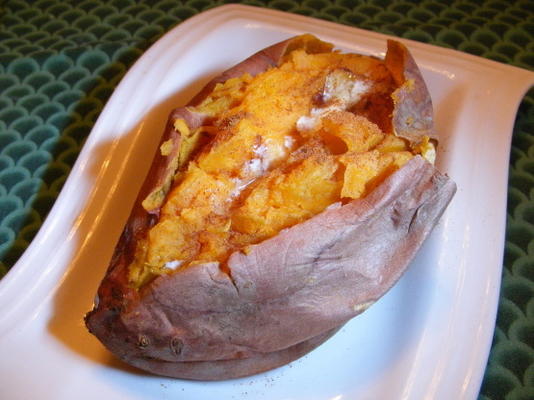 Gebackene Süßkartoffeln mit Zimtbutter