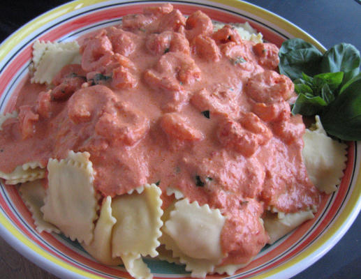 Ravioli mit Shrimps und Tomaten-Sahne-Sauce